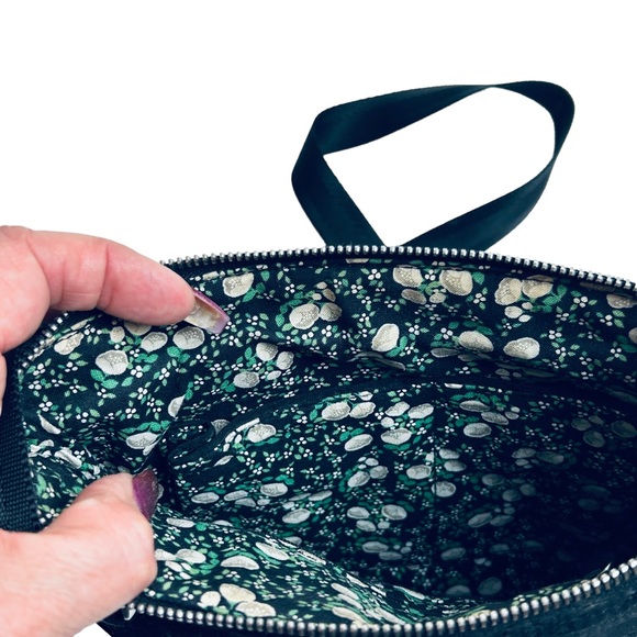 Vera Bradley Front Envelope Closure Cross Body Bag Black Quilted - Picture 7 of 11